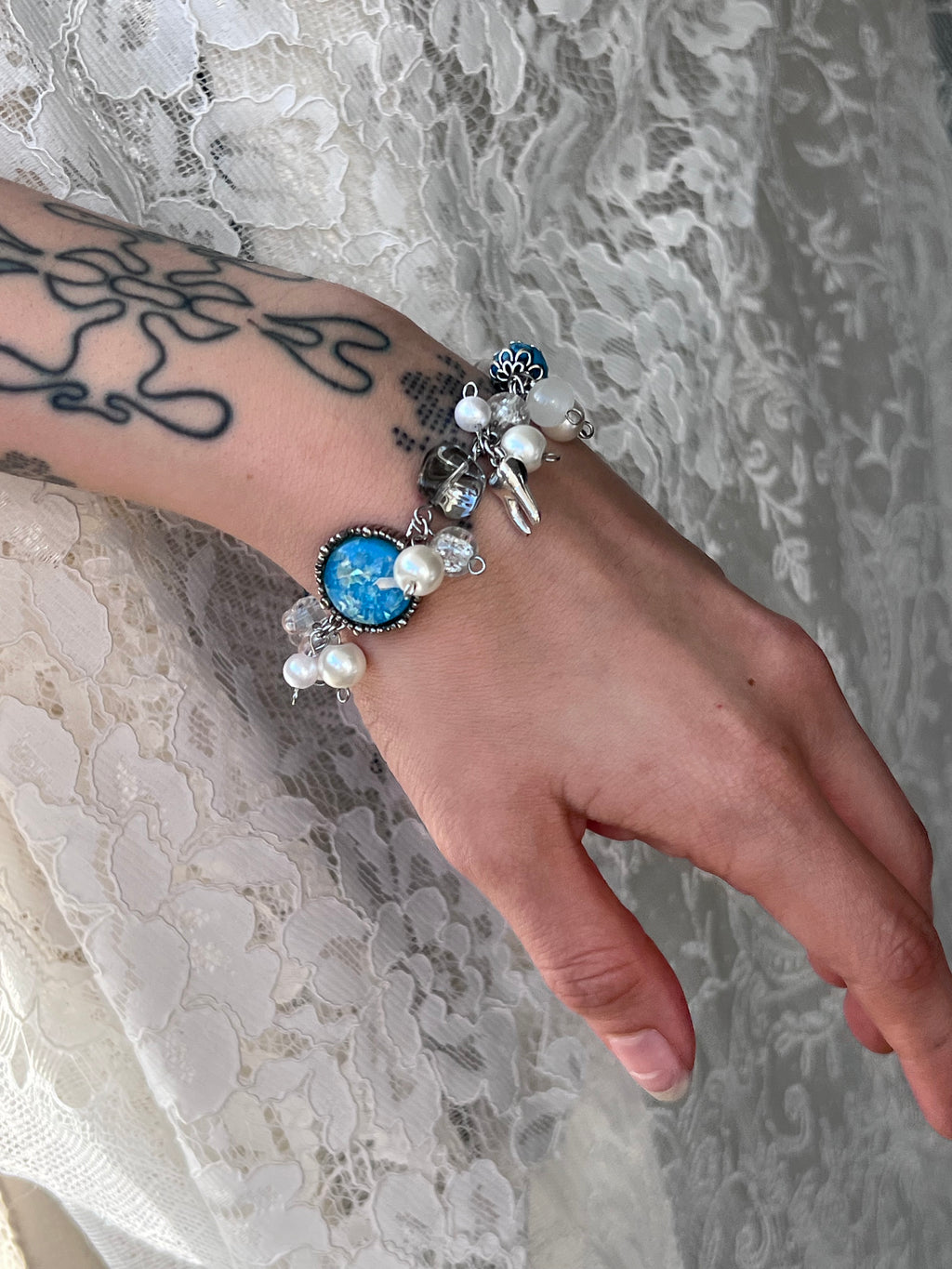 “Ghostly whispers” bracelet 🧸🕯️🧷⋆.ೃ࿔*:･