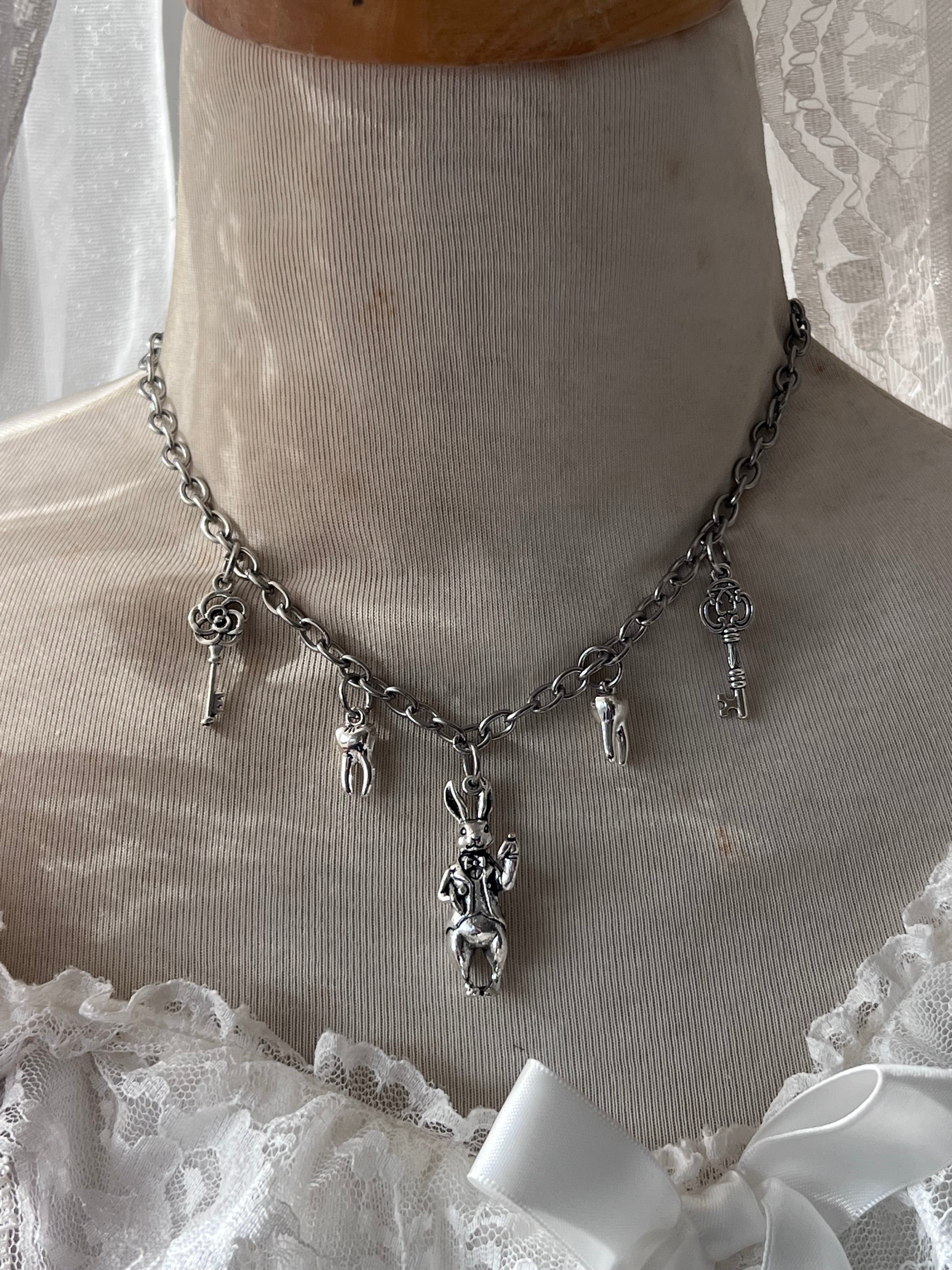 “Alice the madness returns„ necklace2 🂱 ‎⊹₊🐇