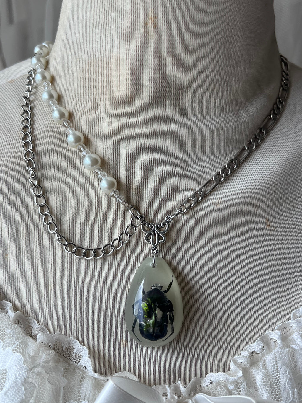 Glass coffin necklace ⋆˚࿔🪲⋆˚࿔
