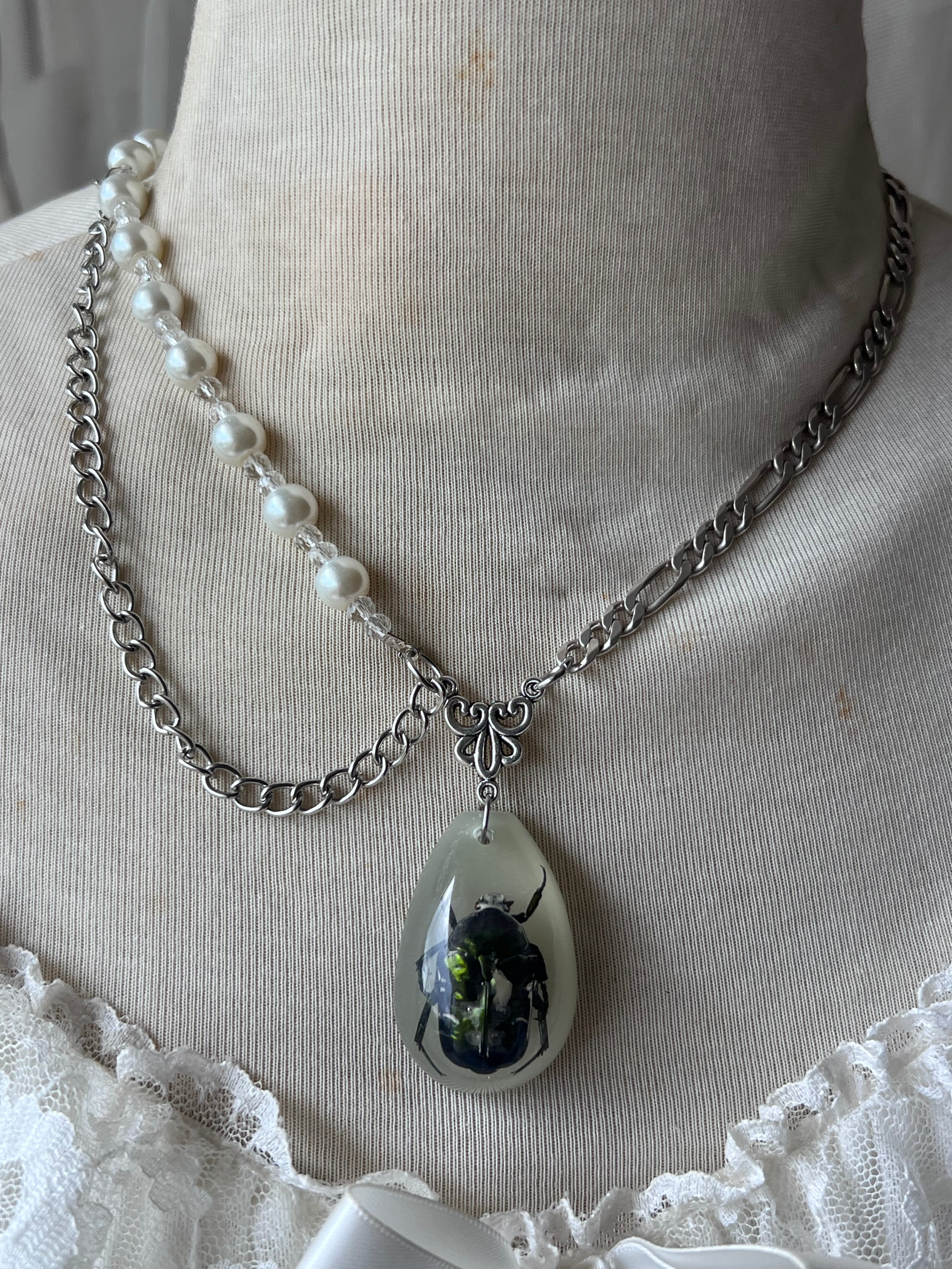 Glass coffin necklace ⋆˚࿔🪲⋆˚࿔