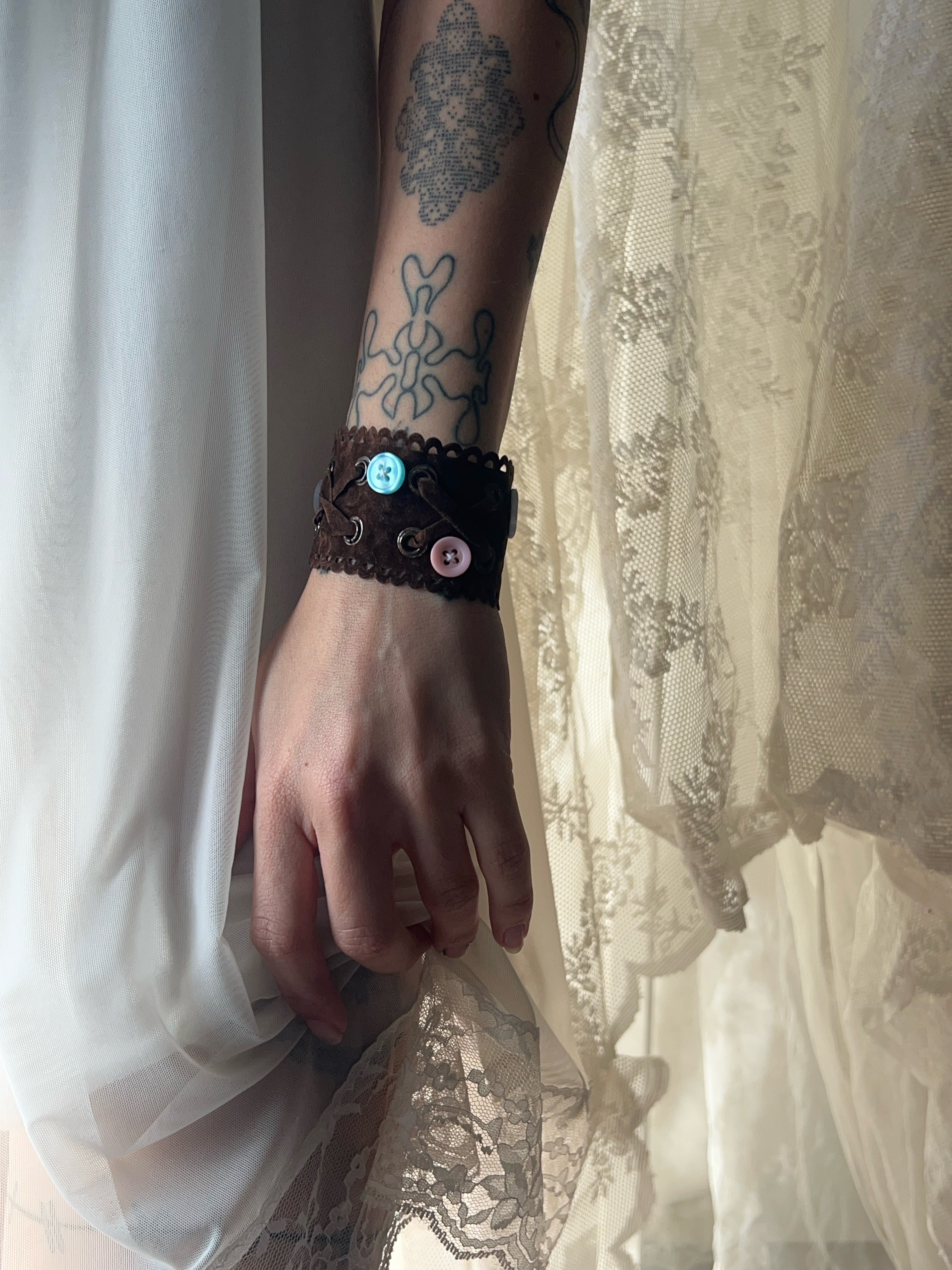 Dollmaker’s Corset Cuff 𓊆❤︎𓊇