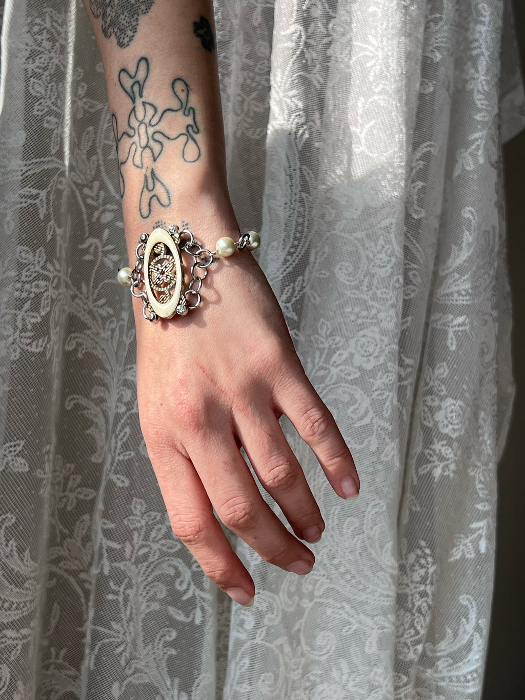 The Dollmaker’s Bracelet . ⋆ 🀥˚⊹♡