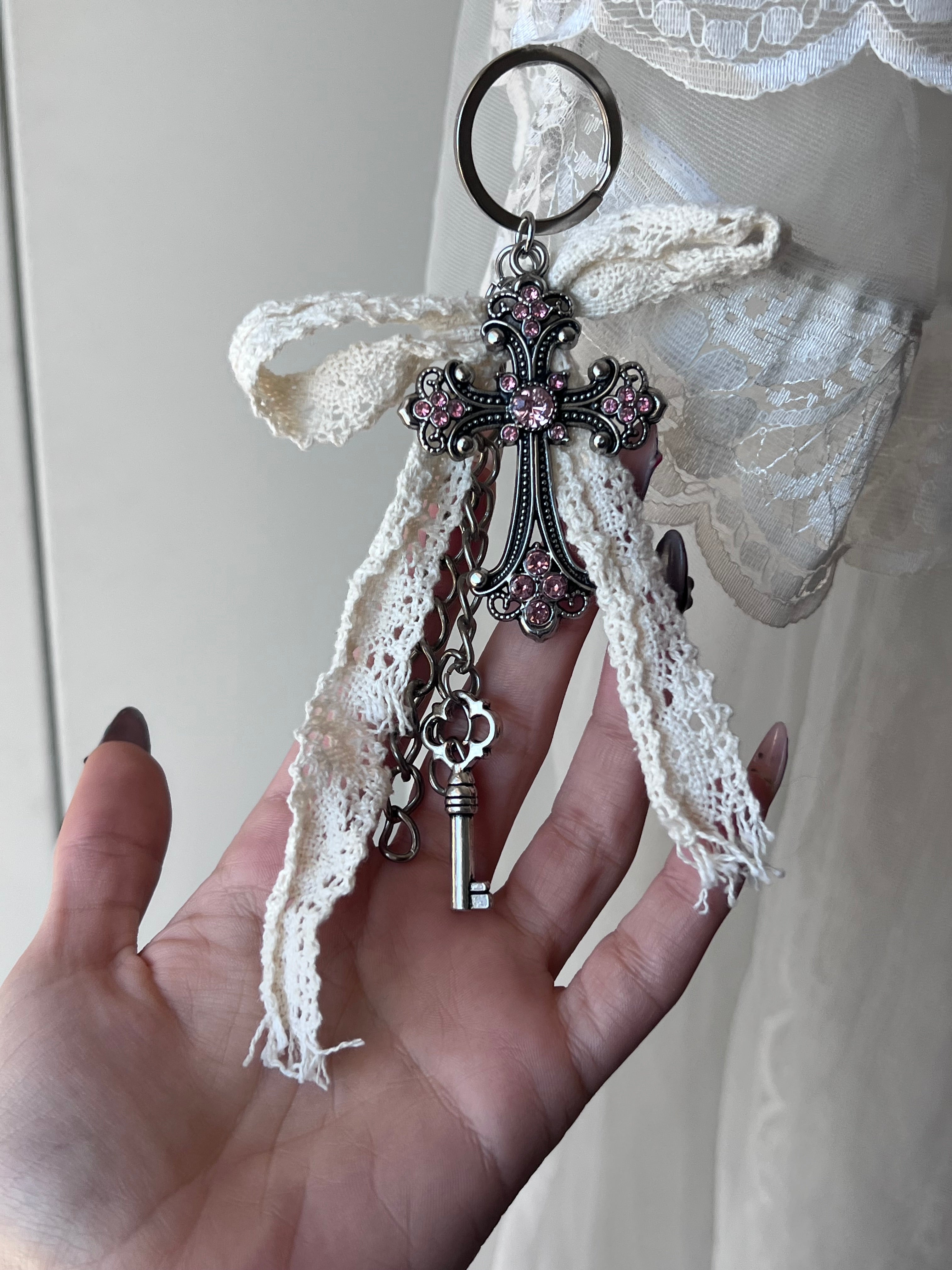 Pink prayer keychain ˚˖𓍢ִ໋♱ ✧˚.🎀༘⋆