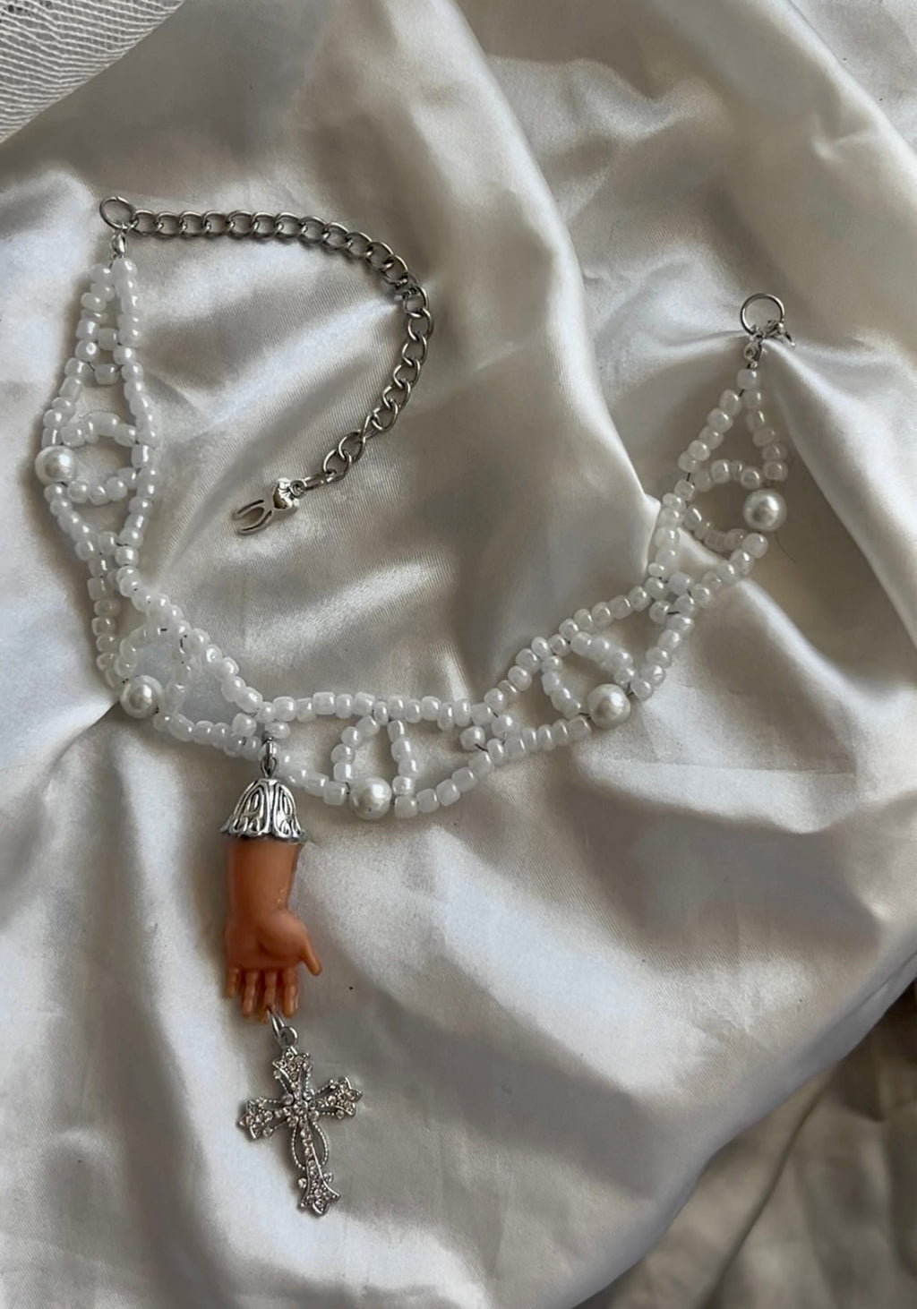 doll hand necklace *ੈ🦷‧₊˚♡
