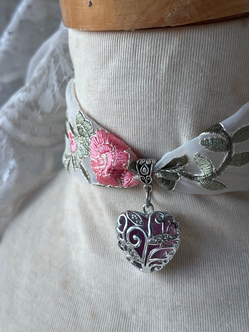 Blushing relic choker ˚˖𓍢ִ໋🌷͙֒✧˚.🎀༘⋆