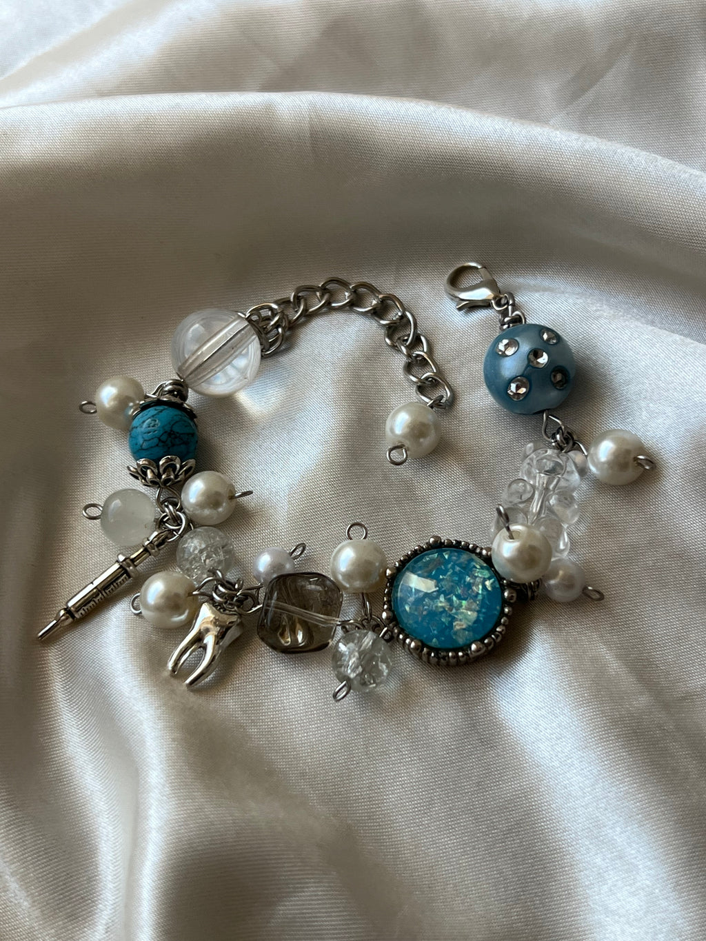 “Ghostly whispers” bracelet 🧸🕯️🧷⋆.ೃ࿔*:･