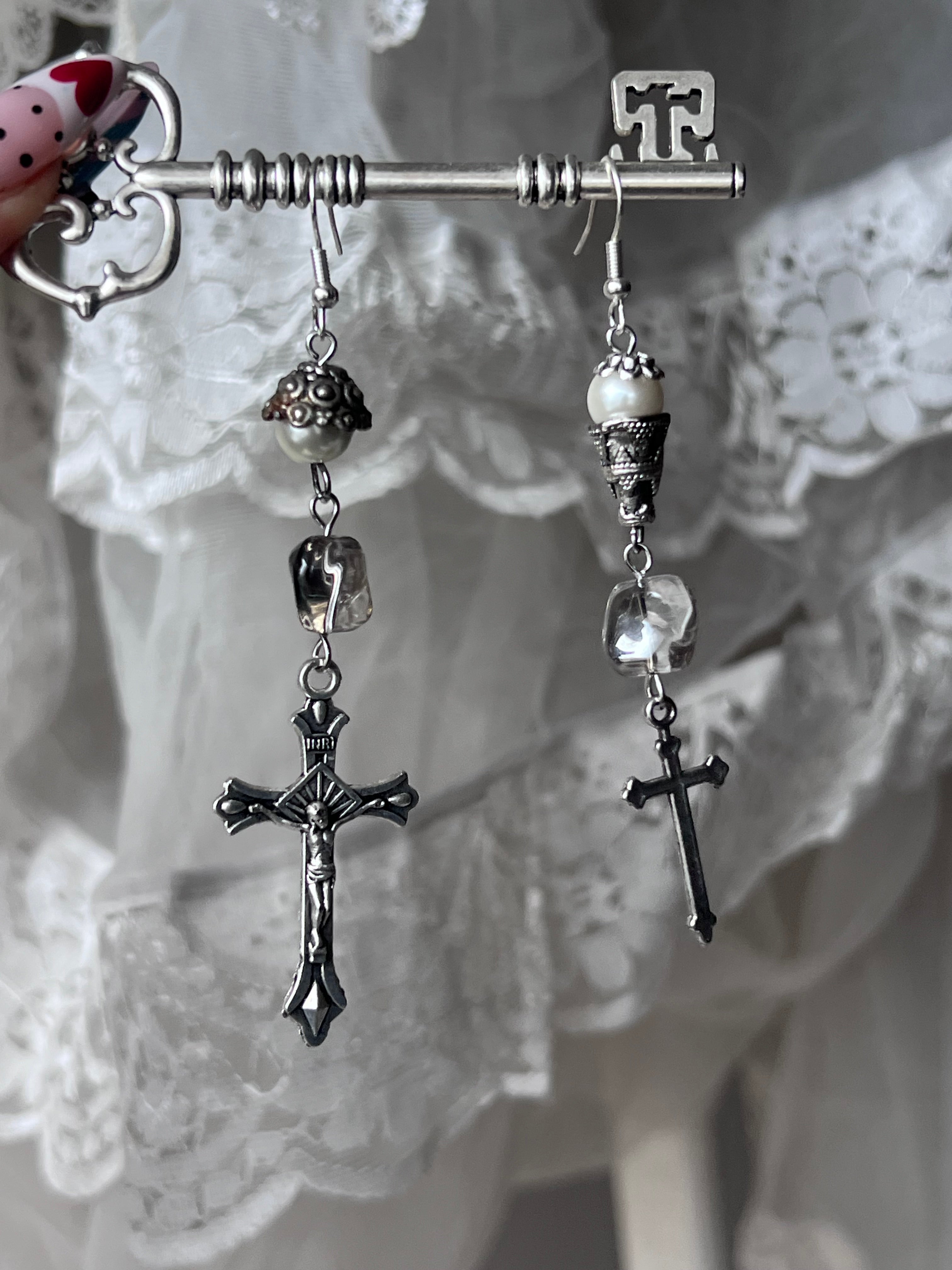 ⋆.° ⋆♱⋆ Assymetrical cross earrings ⋆.° ⋆♱⋆