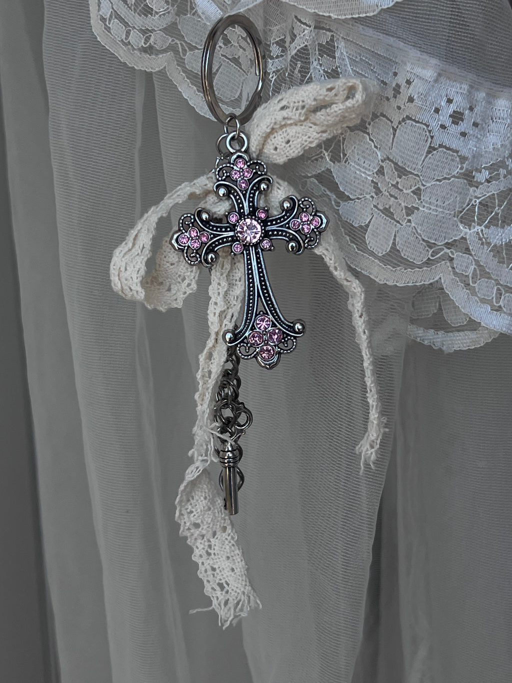 Pink prayer keychain ˚˖𓍢ִ໋♱ ✧˚.🎀༘⋆