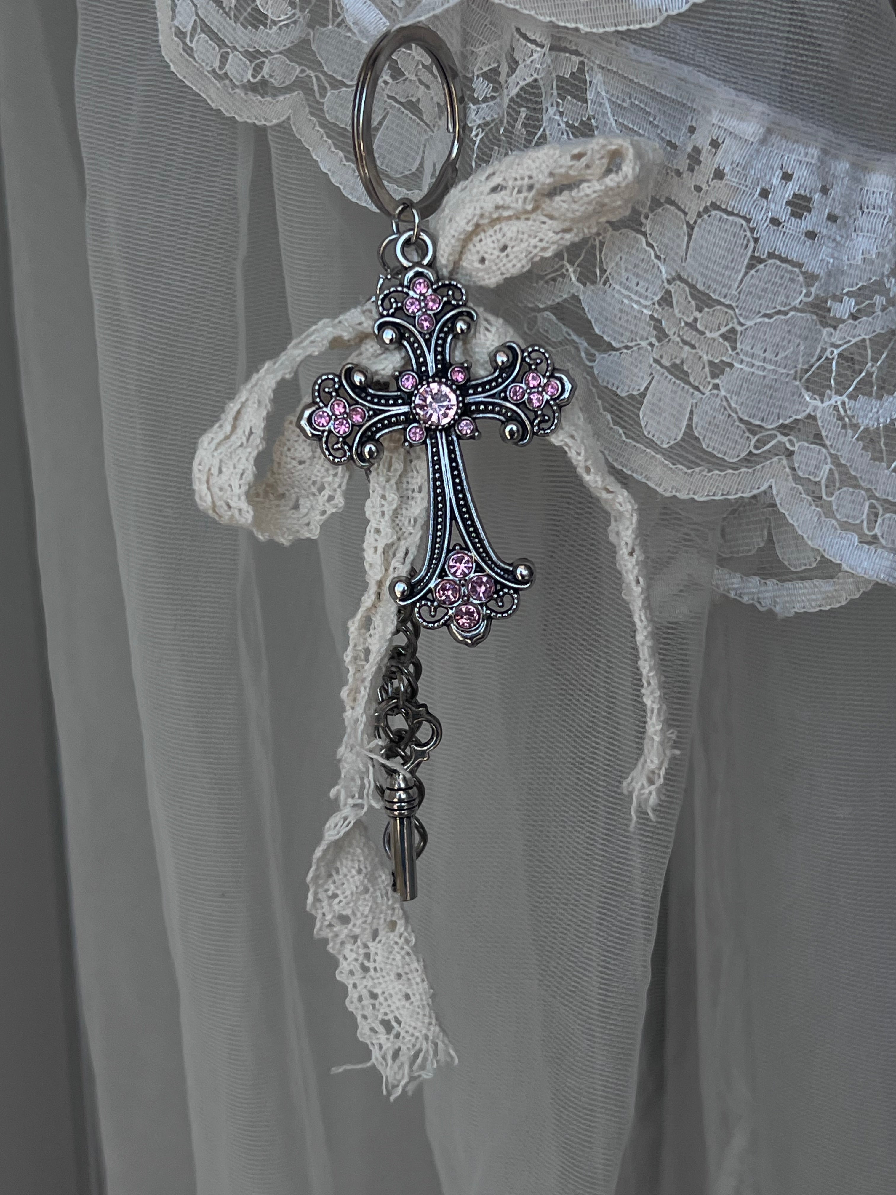 Pink prayer keychain ˚˖𓍢ִ໋♱ ✧˚.🎀༘⋆