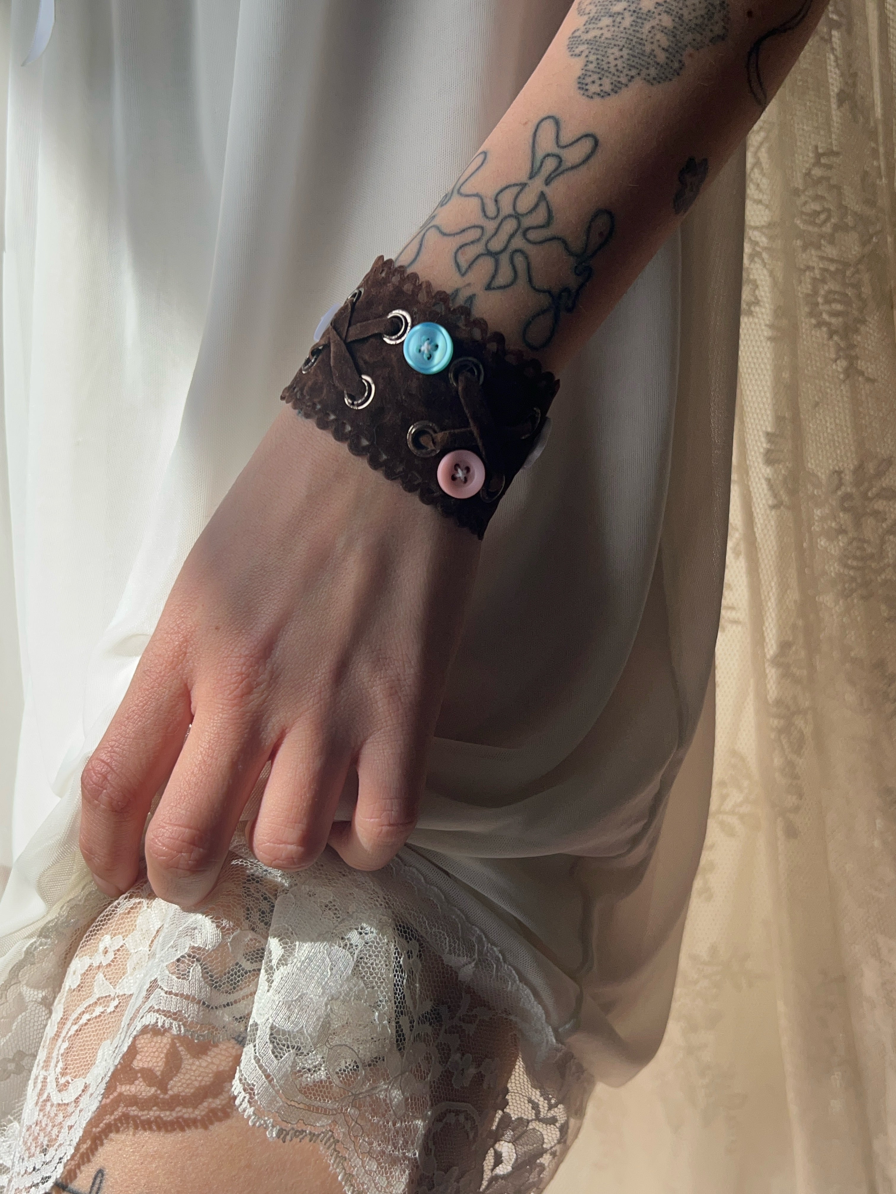 Dollmaker’s Corset Cuff 𓊆❤︎𓊇