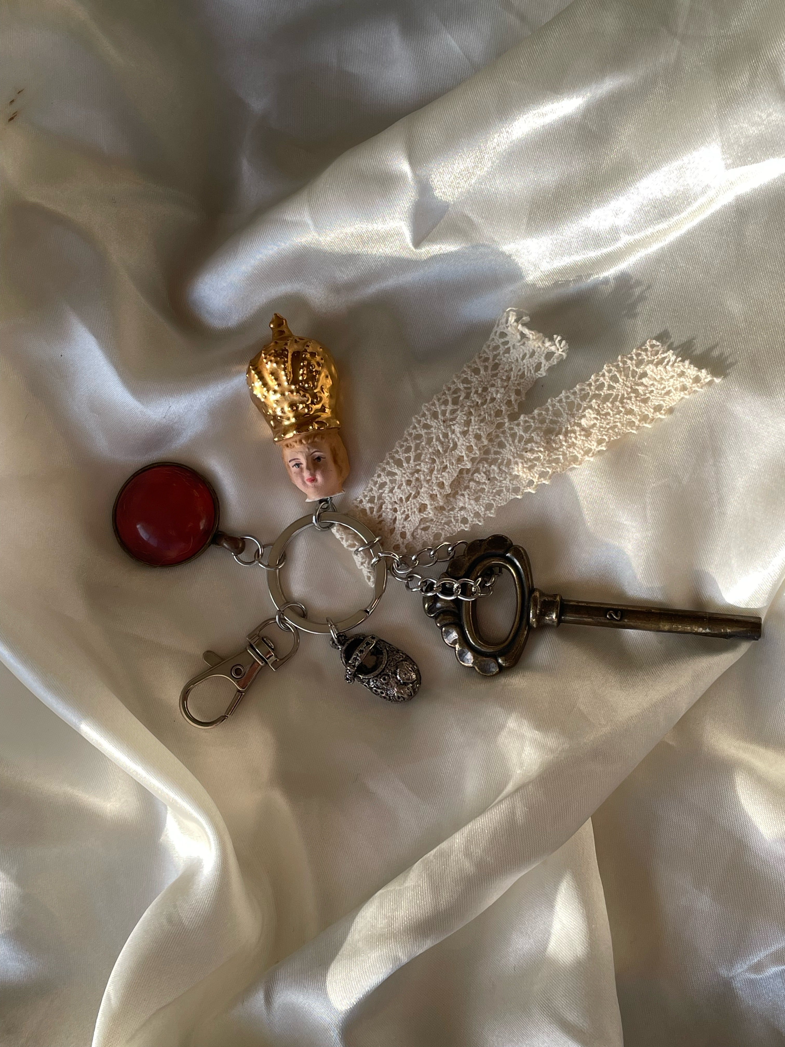 Vintage Curio Keychain ༘⋆♡｡˚✃