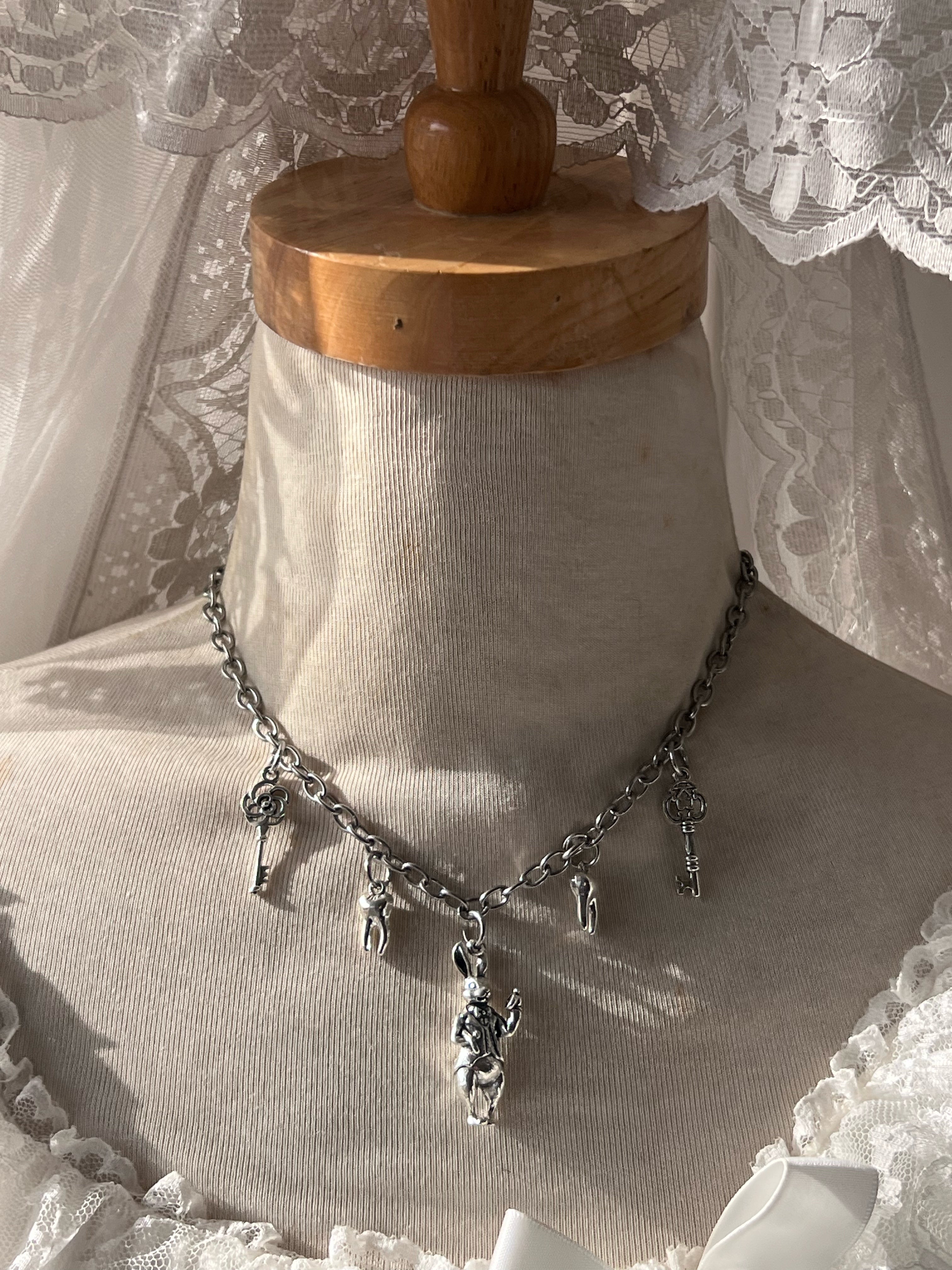 “Alice the madness returns„ necklace2 🂱 ‎⊹₊🐇