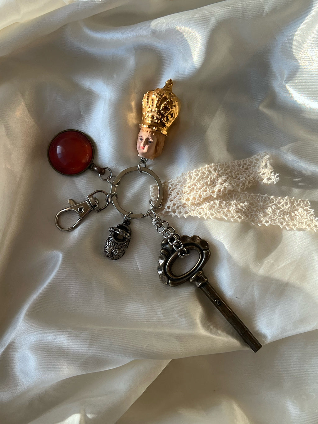 Vintage Curio Keychain ༘⋆♡｡˚✃