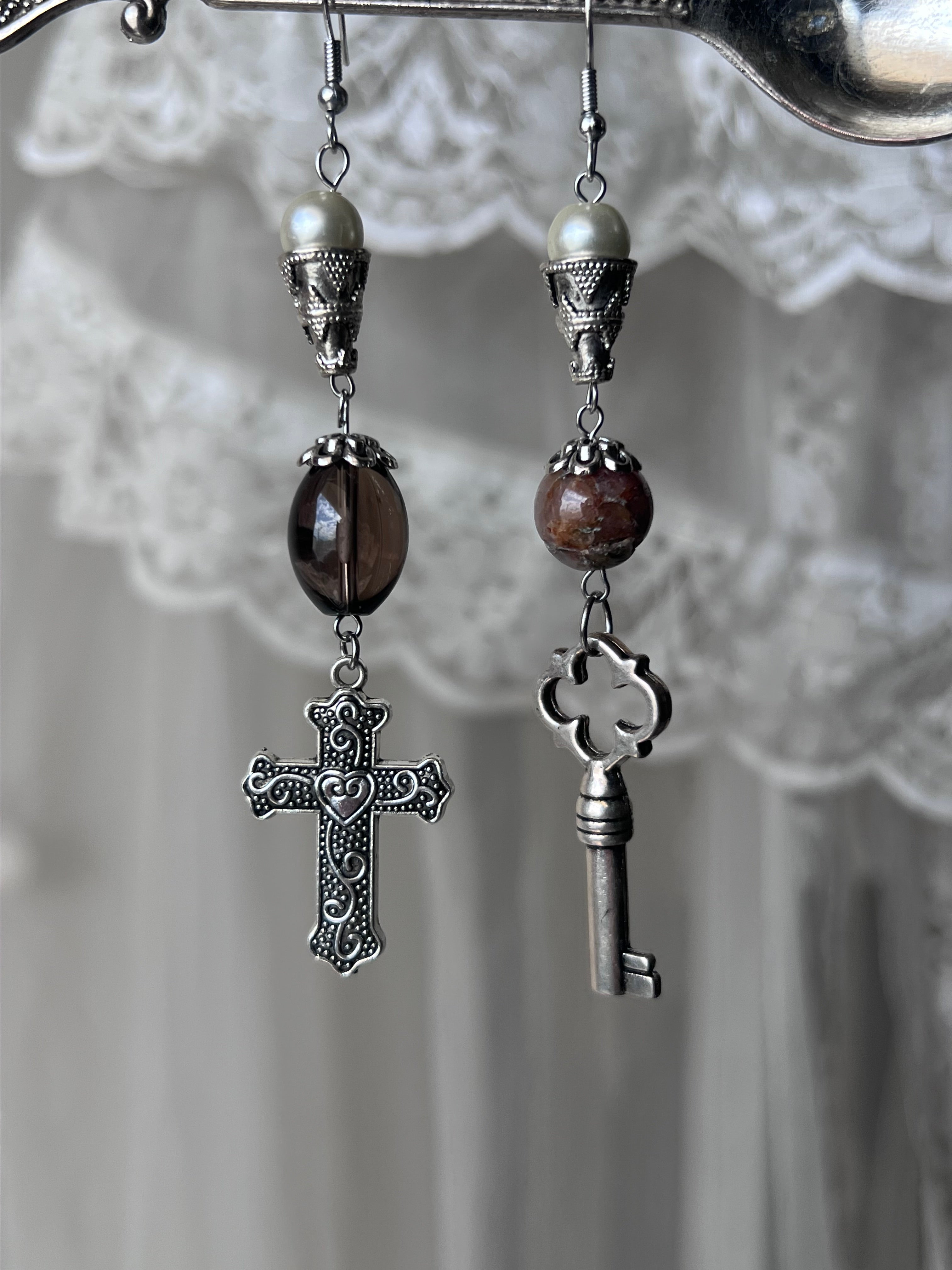 The merchant earrings ⋆.°🗝️𖤉 🕰️
