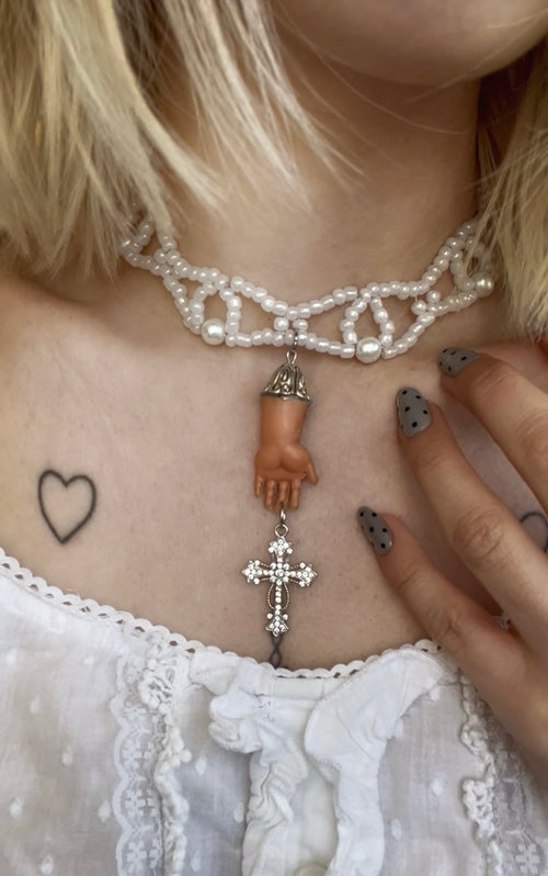 doll hand necklace *ੈ🦷‧₊˚♡