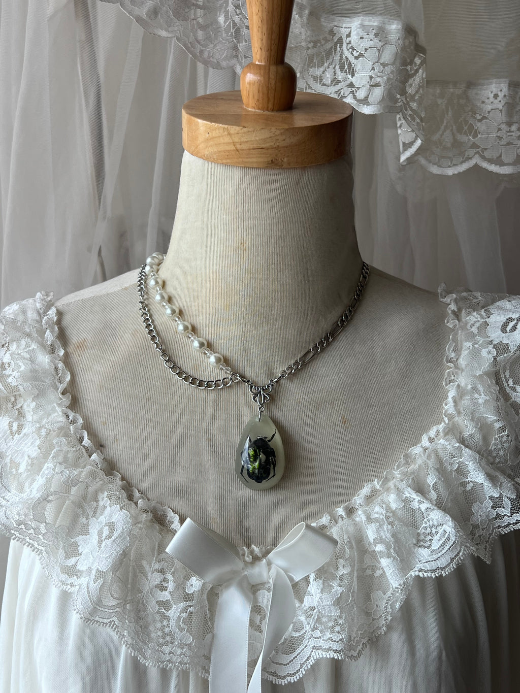 Glass coffin necklace ⋆˚࿔🪲⋆˚࿔