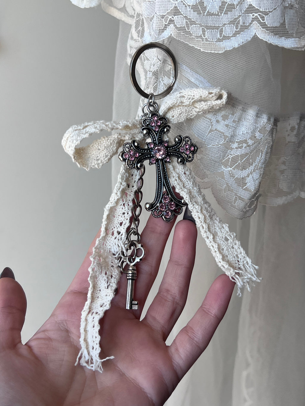 Pink prayer keychain ˚˖𓍢ִ໋♱ ✧˚.🎀༘⋆