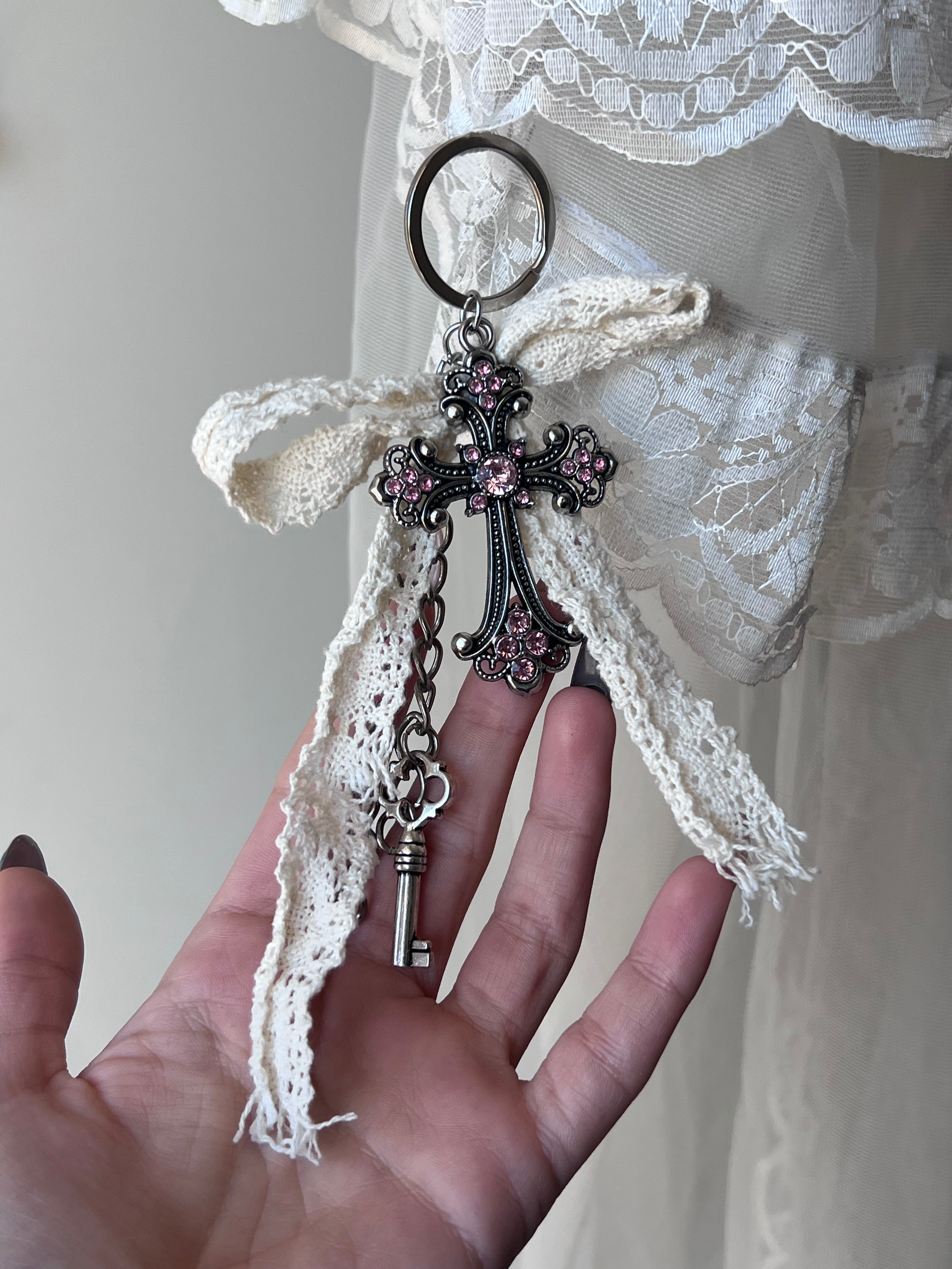 Pink prayer keychain ˚˖𓍢ִ໋♱ ✧˚.🎀༘⋆