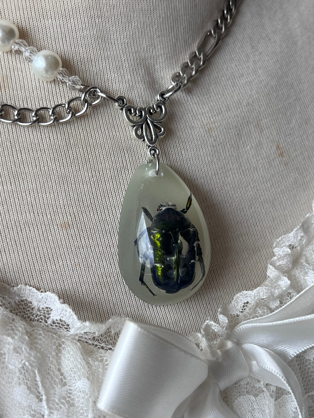 Glass coffin necklace ⋆˚࿔🪲⋆˚࿔