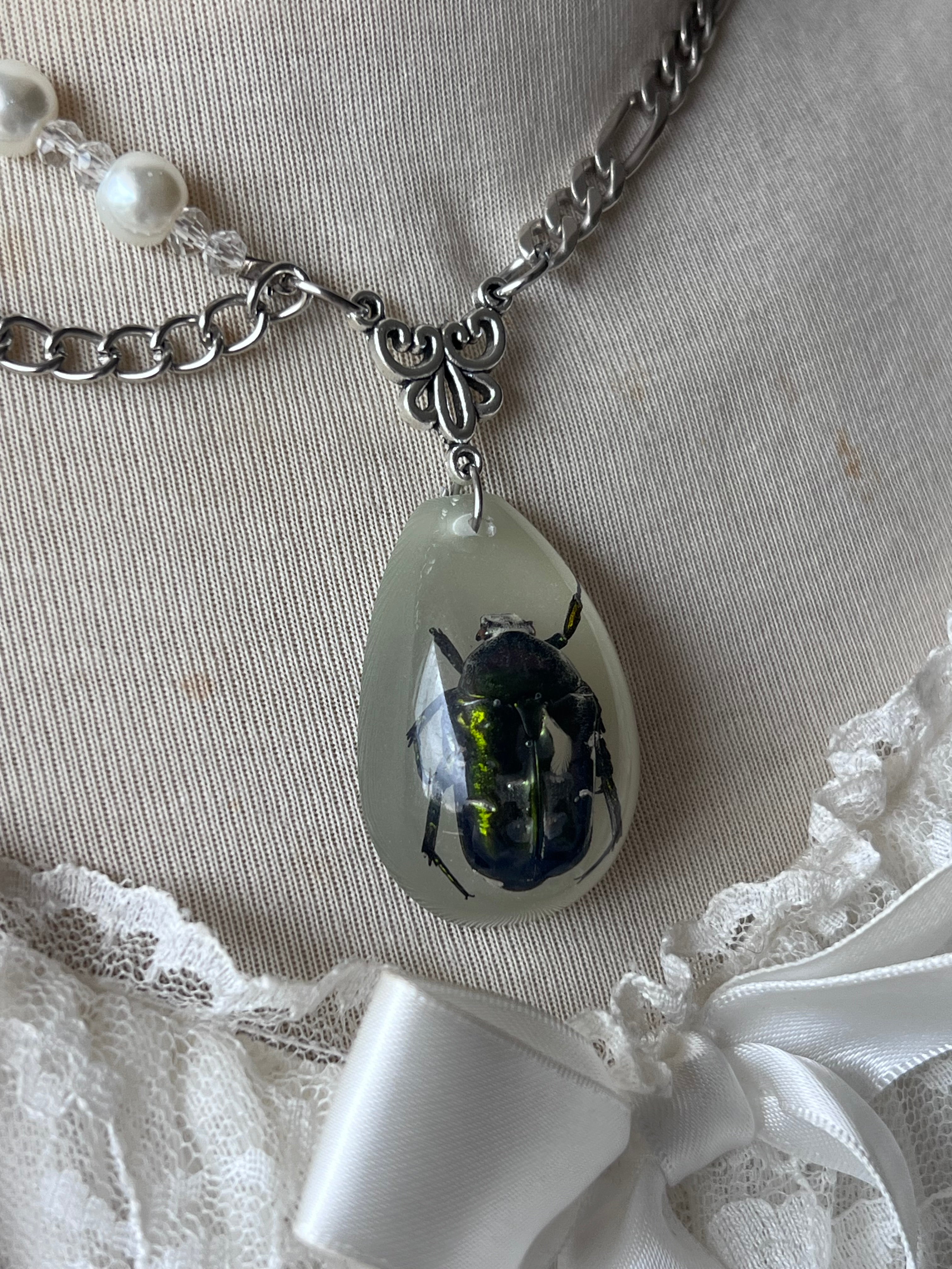 Glass coffin necklace ⋆˚࿔🪲⋆˚࿔