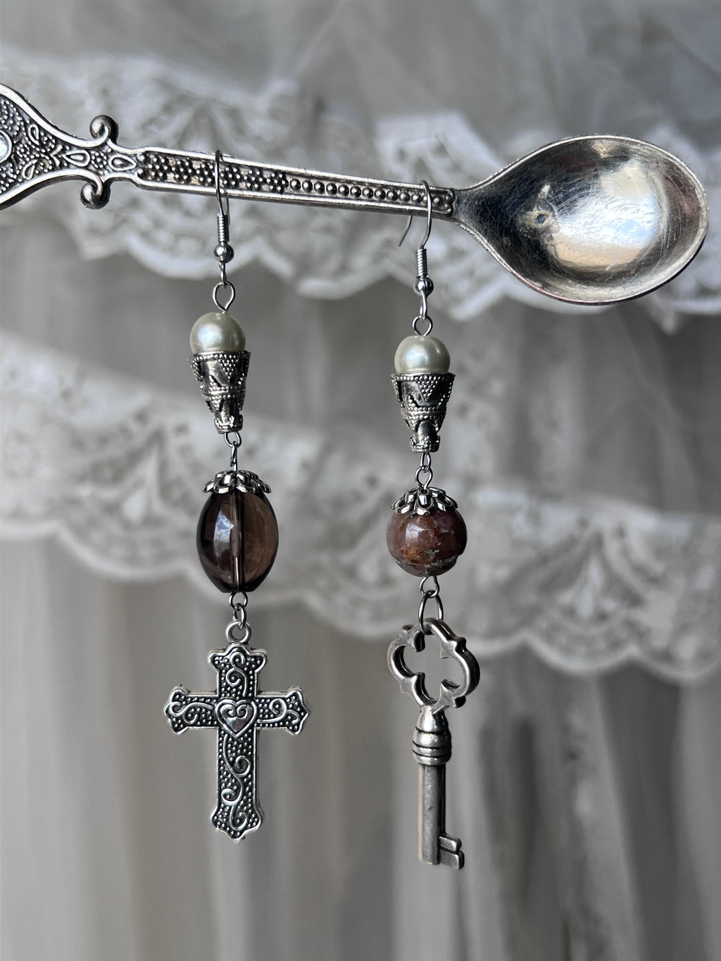 The merchant earrings ⋆.°🗝️𖤉 🕰️