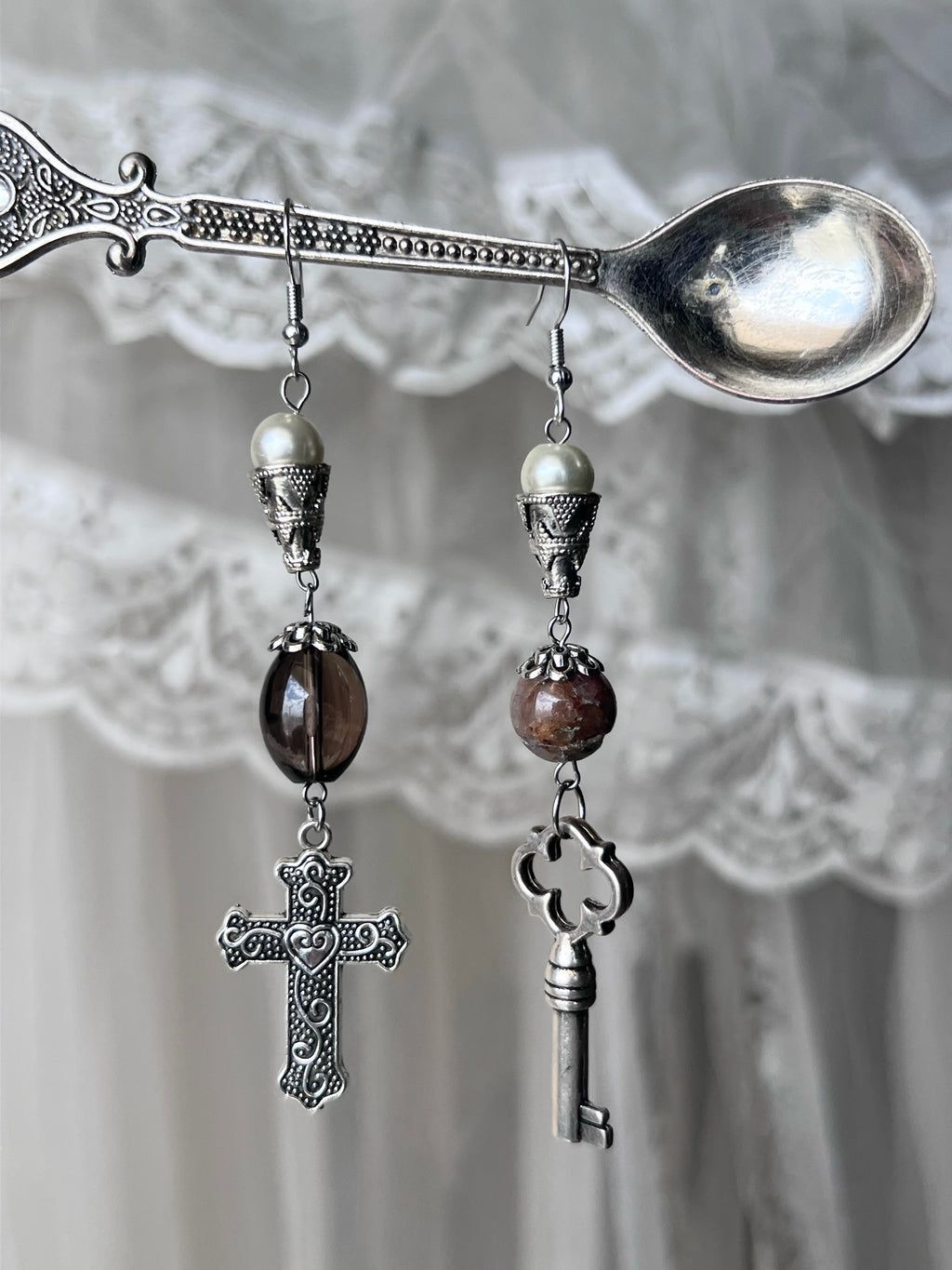 The merchant earrings ⋆.°🗝️𖤉 🕰️
