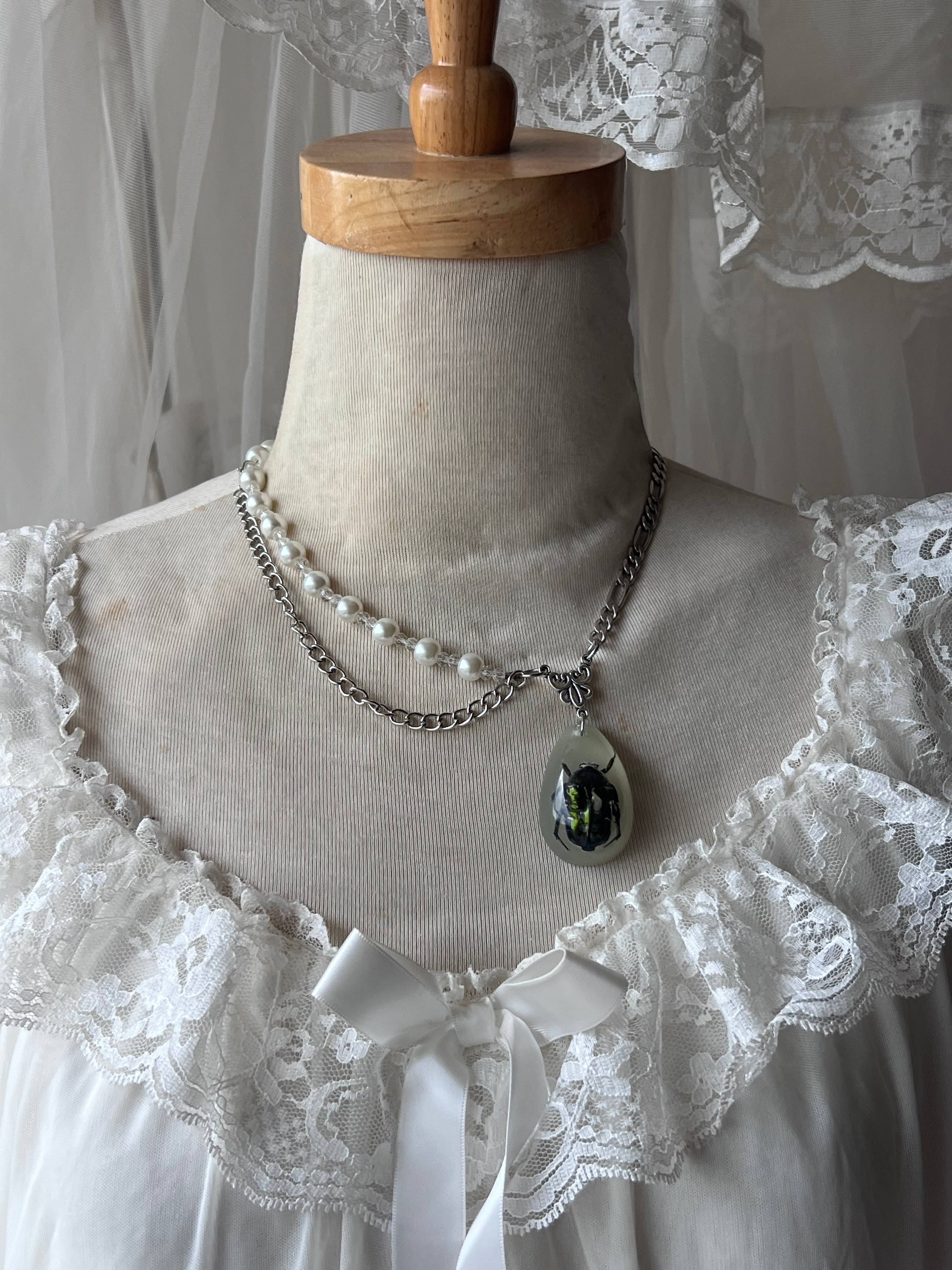 Glass coffin necklace ⋆˚࿔🪲⋆˚࿔