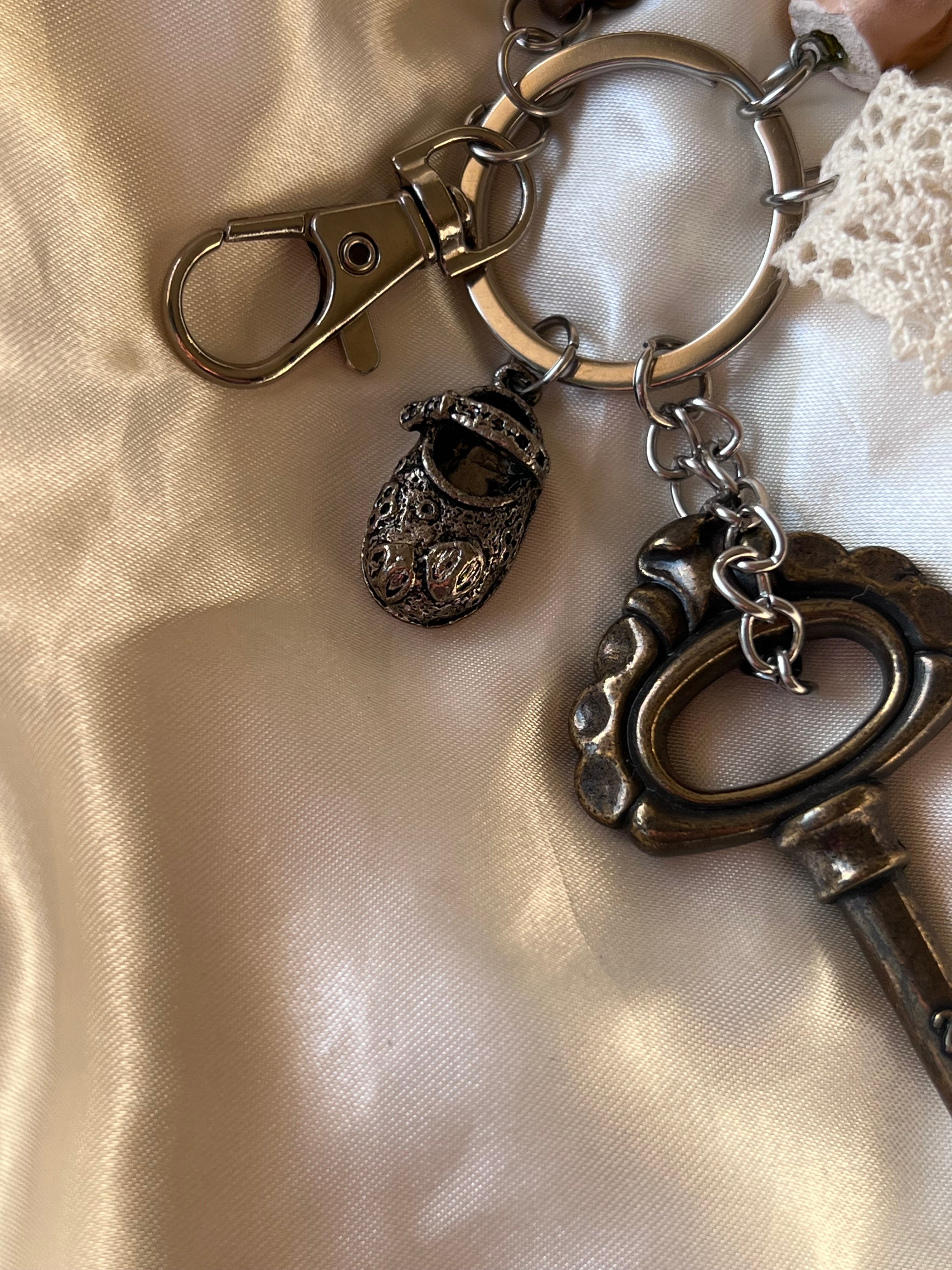 Vintage Curio Keychain ༘⋆♡｡˚✃