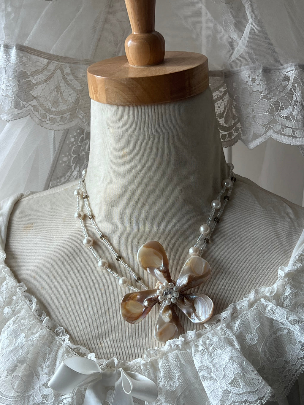 Milkglass Bloom ִֶָ. .ִֶָ🦢་༘࿐