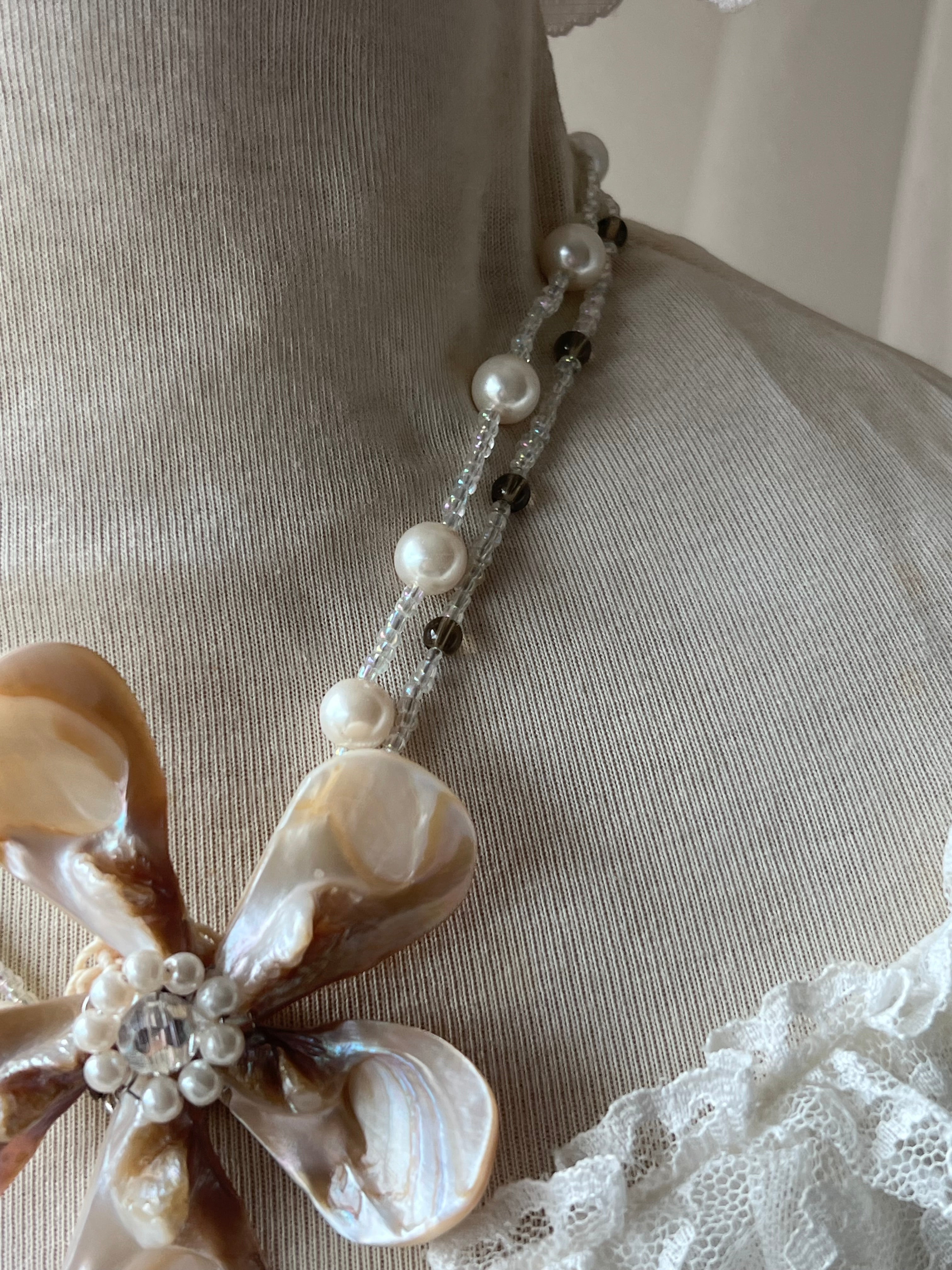 Milkglass Bloom ִֶָ. .ִֶָ🦢་༘࿐