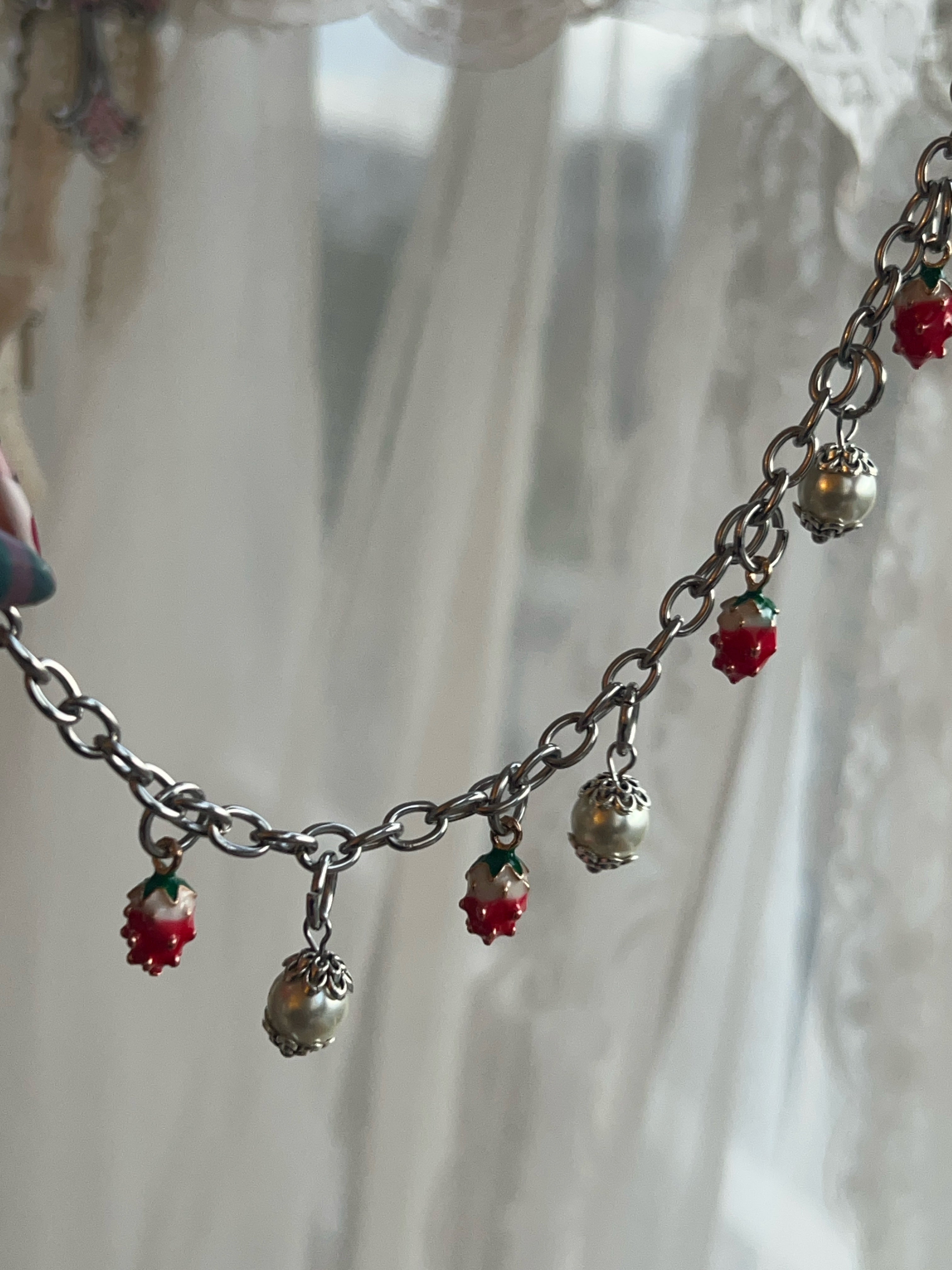 Strawberries & pearls 🍓⋆｡𖦹 °.⋆